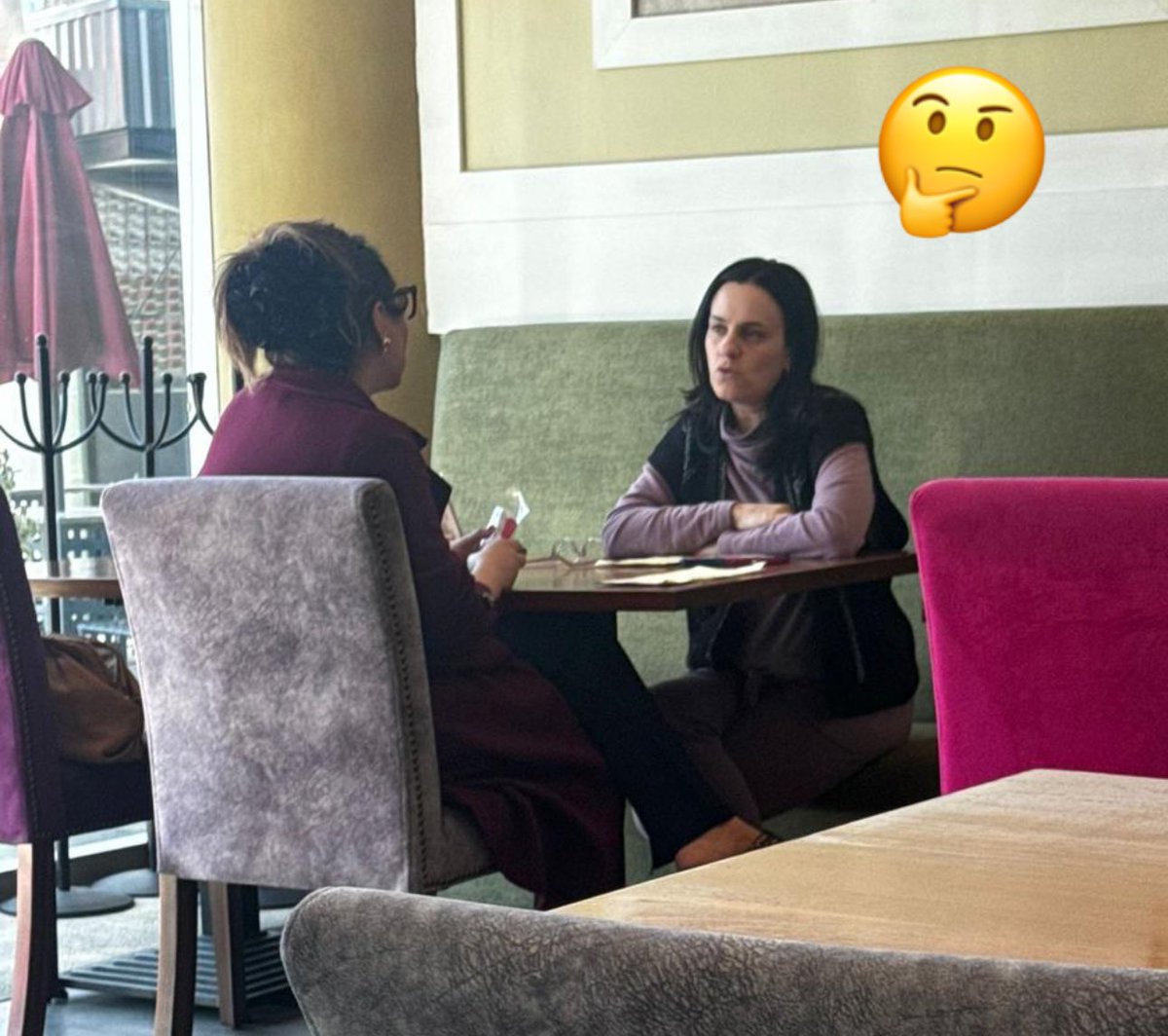 calderonciro's tweet photo. #ULTIMAHORA I Así cacharon a @GenovevaHuerta y @monica_rdv reunidas esta mañana en el restaurante Cornelias de la Vía Atlixcáyotl
¿Hay pacto en puerta?
Lo cierto es que en el @PANPuebla2124 nada está definido y este lunes cierran registros de candidaturas 🤯 https://t.co/Hmr0txkt2K