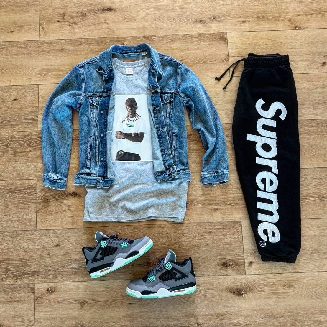 iAmTMCII's tweet photo. What y’all rocking today
@outfitgrid #outfitgrid
👕#SupremeTee
🧥#LevisJacket
👖#SupremePants
👟#Jordan4GreenGlow https://t.co/e5dfsNBVaR