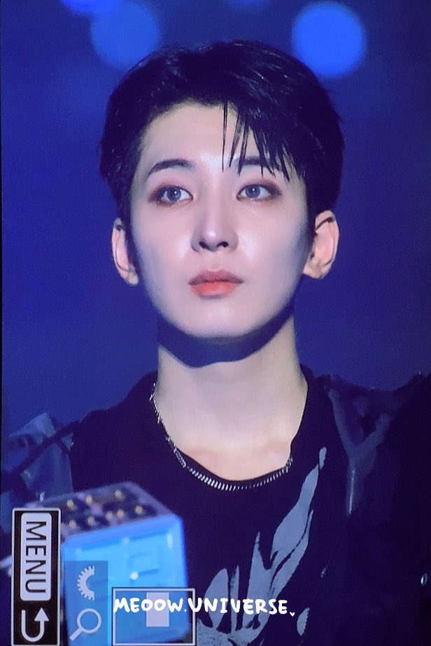 원우 눈 진짜 커 너무 고양이