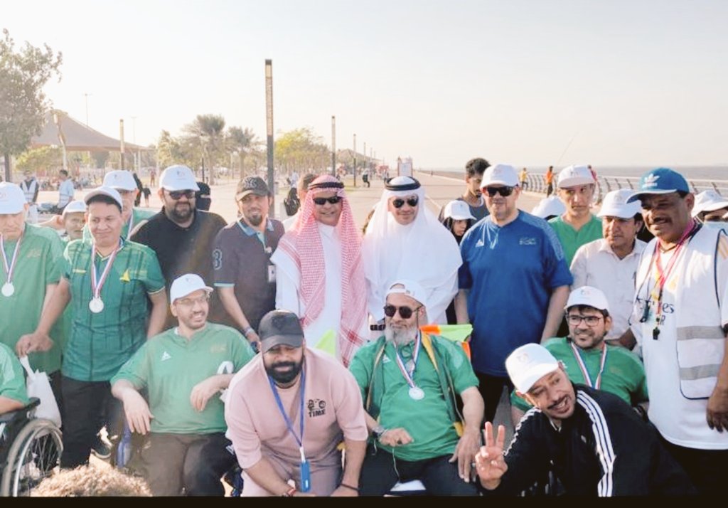 oldplayers2021's tweet photo. وكيل الأمين بالمنطقة الشرقية الاستاذ محمود الرتوعي ورئيس جمعية اللاعبين القدامى بالمنطقة الشرقية الاستاذ احمد النباط وبحضور المستشار عبدالسلام المهناء وعدد كبير من الرياضيين والمشاركين يفتتحون كرنفال سباق المشي الثاني ٢٠٢٤.
( أنا امشي أنا لاأمرض ) https://t.co/V5wXUdHw5l