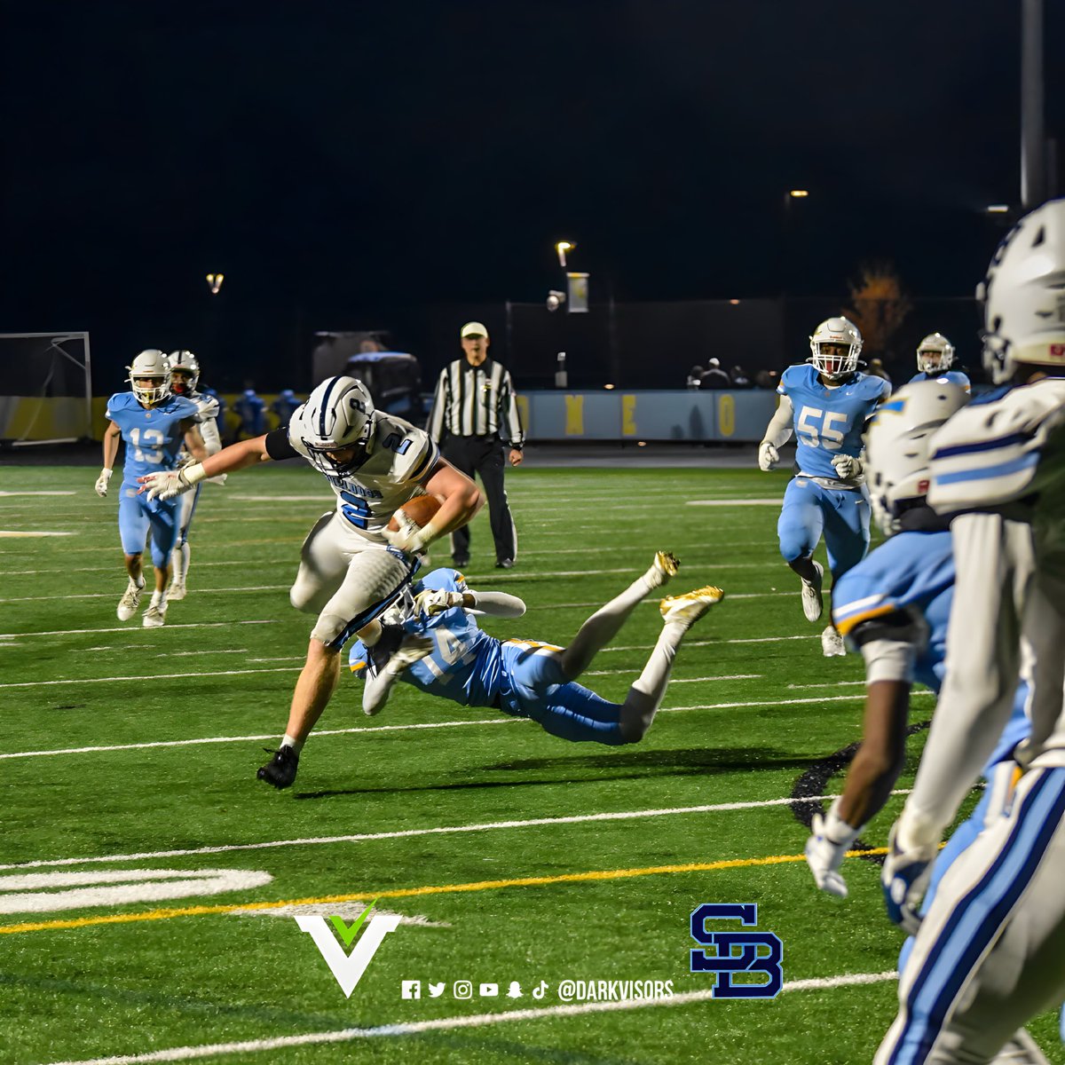 DarkVisors's tweet photo. @joeyjohnson238 tossing defenders on his way to the EndZone.  

#latepost #playoffsrd1 #football #playofffootball #highschoolsports #photograghy https://t.co/PxNfn40b4p