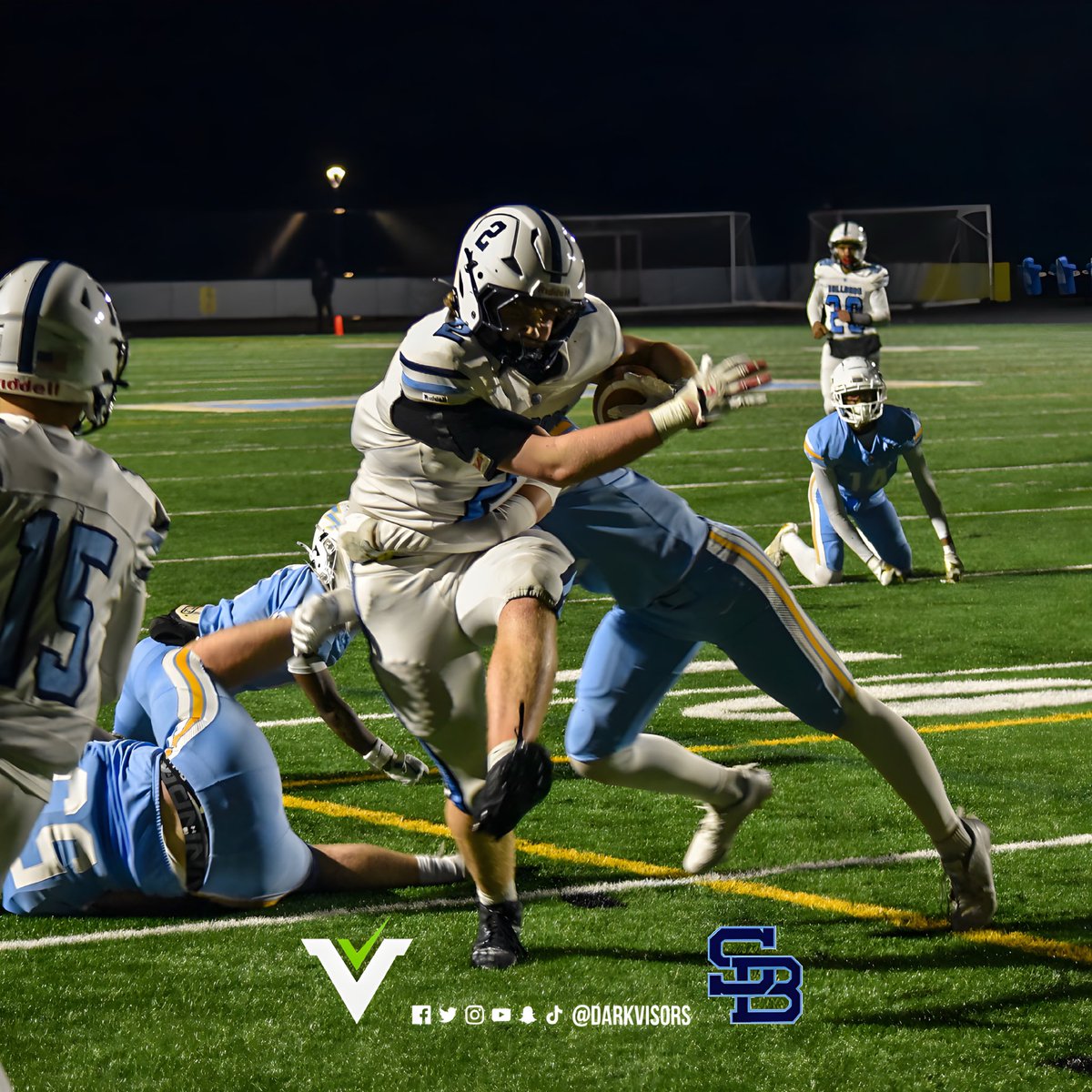 DarkVisors's tweet photo. @joeyjohnson238 tossing defenders on his way to the EndZone.  

#latepost #playoffsrd1 #football #playofffootball #highschoolsports #photograghy https://t.co/PxNfn40b4p