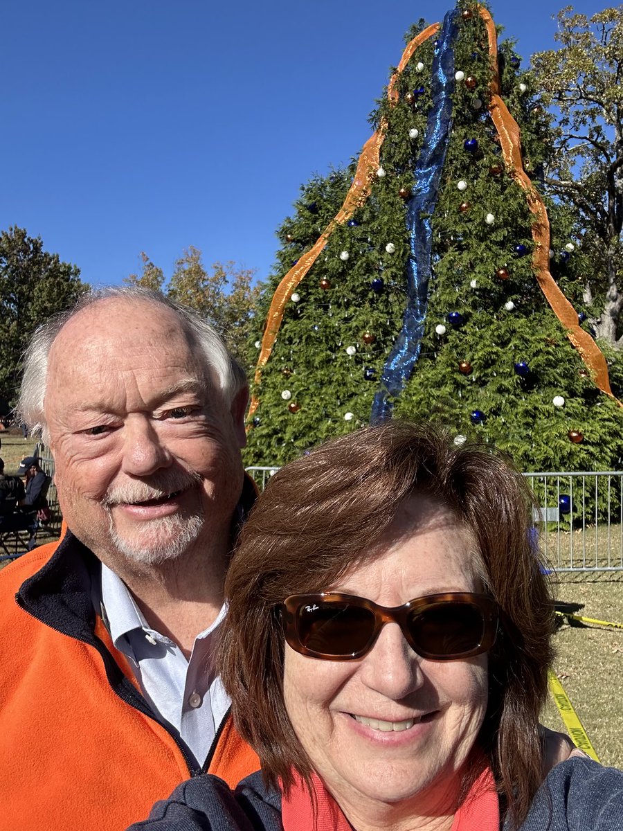 carolwaltonpool's tweet photo. #WarEagle 🧡💙 https://t.co/9JY5cSLoJI