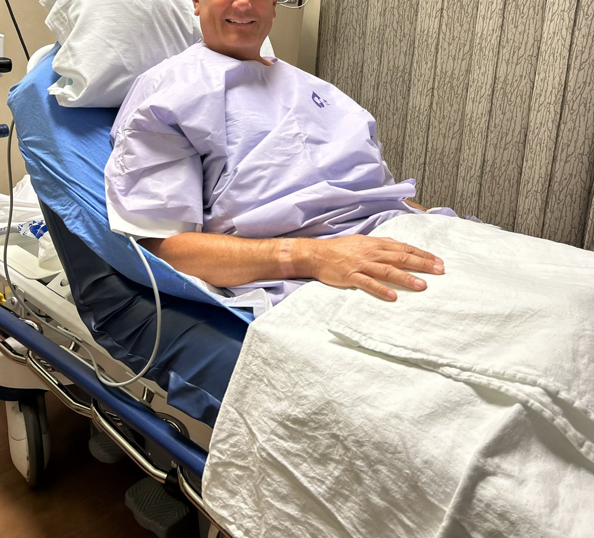 OreoESS1's tweet image. Ugh. Humans 1st surgery ever. Heading back to the operative robot