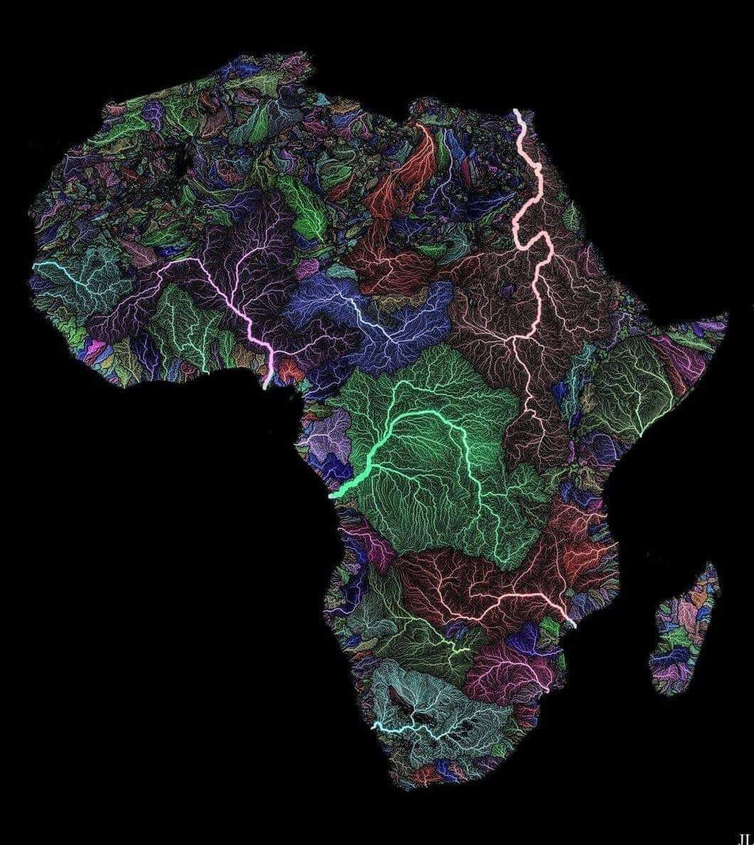 África es más grande que toda Europa, China y los EE. UU. juntos.

África es realmente como otro planeta ~ Un hilo 🧵

1. Magnífica imagen de las cuencas fluviales de África