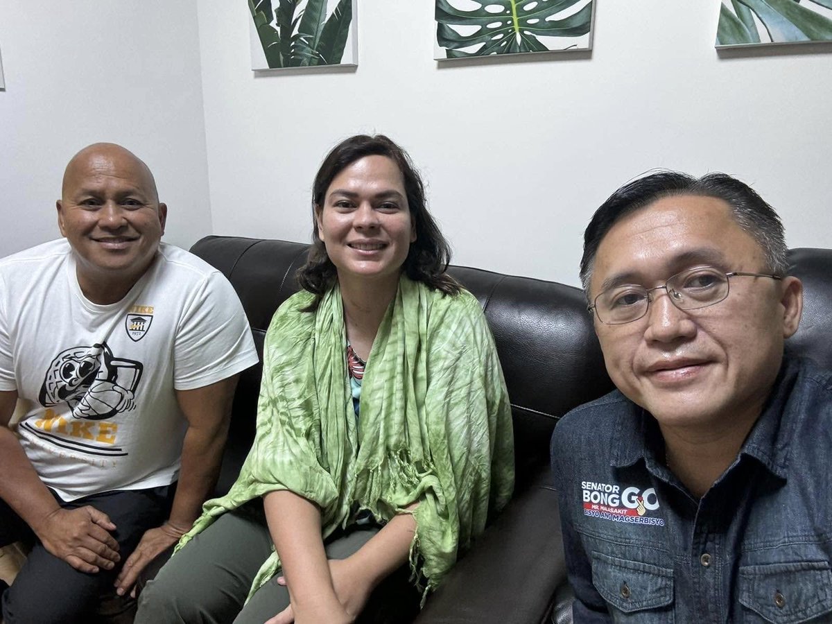 gmanews's tweet photo. Binisita ni Senator Bong Go si Vice President Sara Duterte sa Veterans Memorial Medical Center (VMMC) pagdating nitong Manila mula sa Davao City pasado alas-11 kagabi, November 23, 2024. Ayon sa kanyang Facebook post, kasama rin ni Sen. Go si Senator Ronald “Bato” Dela Rosa.

Tumanggi naman siyang magpaunlak ng panayam mula sa media. | via Bea Pinlac/GMA Integrated News

COURTESY: Bong Go/Facebook