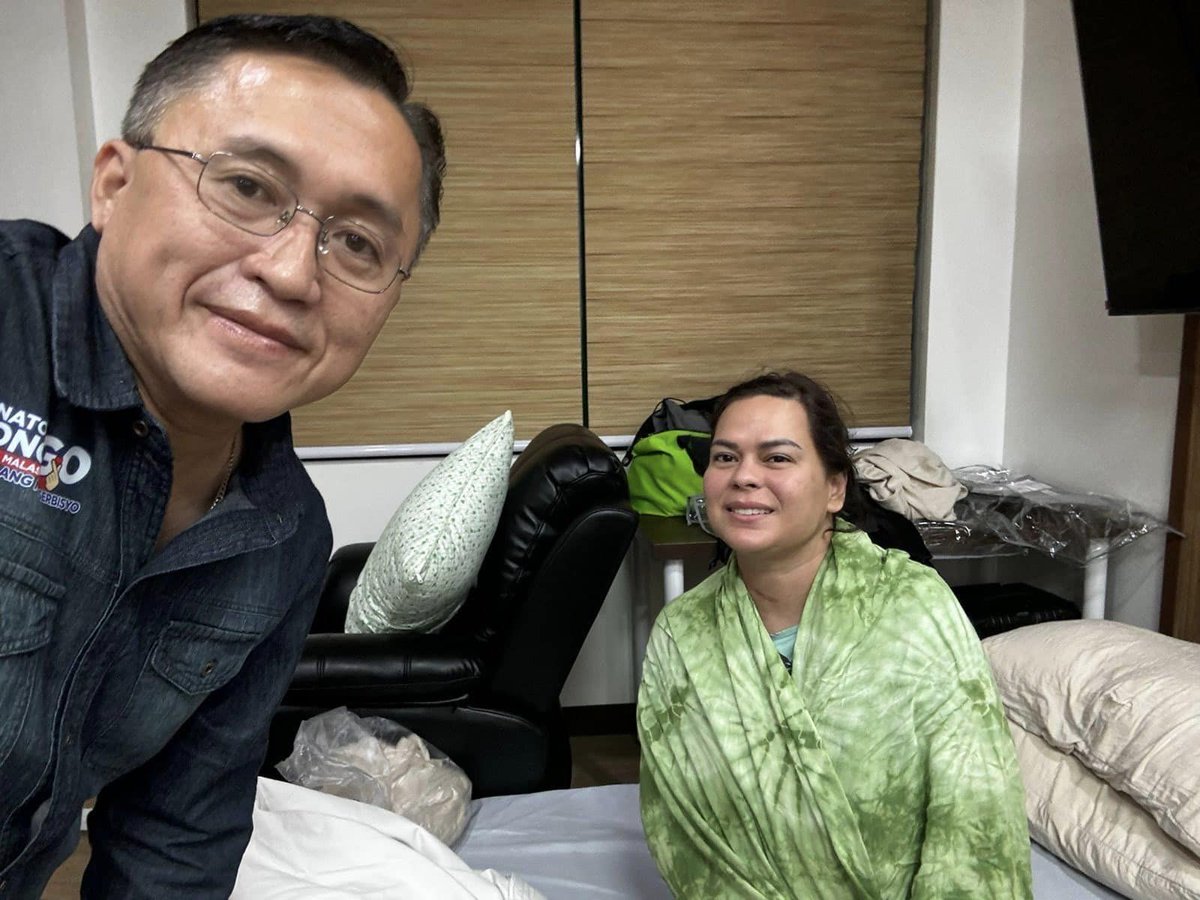 gmanews's tweet photo. Binisita ni Senator Bong Go si Vice President Sara Duterte sa Veterans Memorial Medical Center (VMMC) pagdating nitong Manila mula sa Davao City pasado alas-11 kagabi, November 23, 2024. Ayon sa kanyang Facebook post, kasama rin ni Sen. Go si Senator Ronald “Bato” Dela Rosa.

Tumanggi naman siyang magpaunlak ng panayam mula sa media. | via Bea Pinlac/GMA Integrated News

COURTESY: Bong Go/Facebook
