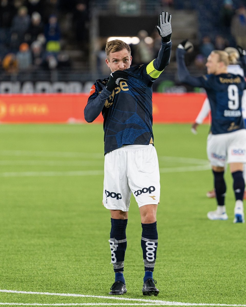 vikingfotball's tweet photo. Et øyeblikk for evigheten ✨💙 https://t.co/0L29lkbU7k