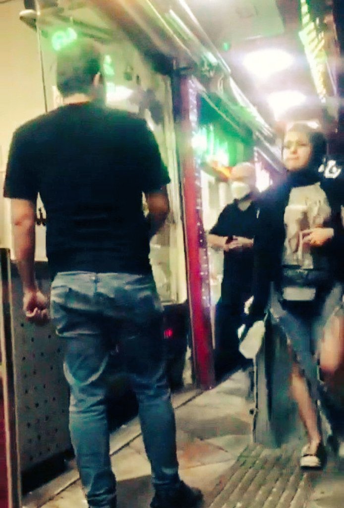 MahdiSanei47442's tweet photo. این پوشش در شأن یک زن اصیل و نجیب ایرانی نیست😔😣 https://t.co/dCHqR9oVek