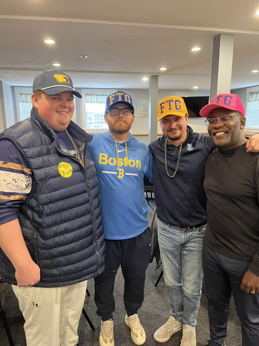 Boston_Bobcat's tweet photo. @Ben_CreightonTV @TGregorak @gracemlaw4
Cheering on the cats at the Elks club in Framingham Massachusetts
#MMAFanzone https://t.co/ZPbwZO7WzF
