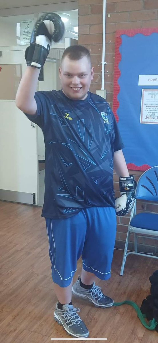 wiganchimp's tweet photo. Sam is doing a sponsored boxing session to raise funds for @morethanwordstc on wed if anyone would like to sponsor him comment below ❤️❤️❤️ https://t.co/JVBiyyeyuS