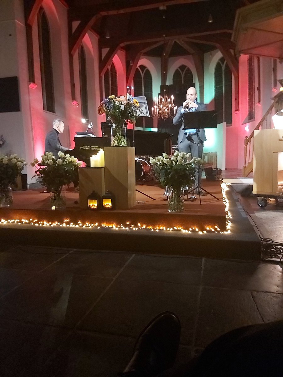 Vanavond  voor de 8e keer het Flying Eagle concert in Moordrecht. Echt weer fantastische optredens...echt weer een aanrader...mooi om weer bij te mogen zijn...enorm genieten!!!