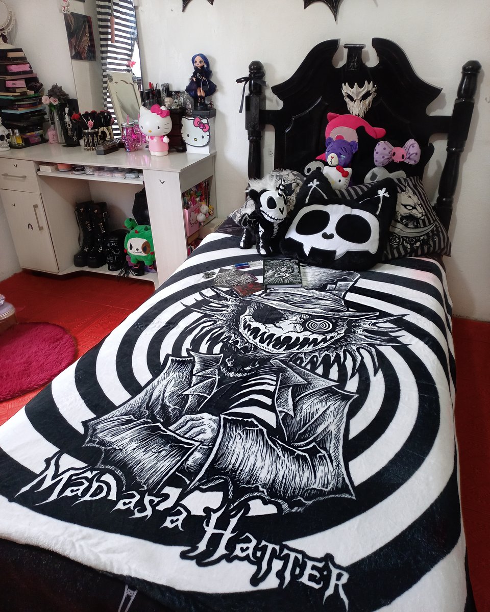 VampireFreaks's tweet photo. We are in love with this spooky room set-up from van.castle featuring our Mad as a Hatter Throw Blanket with Skelekitty Throw Pillow and Unibones Plush Toy!

#GothRoom #GothHomeDecor #GothBedroom #GothRoom #Vampirefreaks #spookyroomdecor https://t.co/LTIurFZlwx