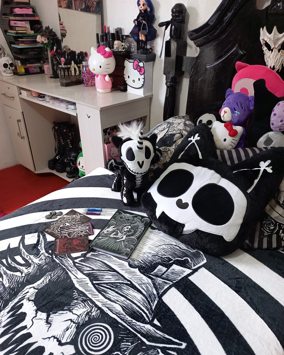 VampireFreaks's tweet photo. We are in love with this spooky room set-up from van.castle featuring our Mad as a Hatter Throw Blanket with Skelekitty Throw Pillow and Unibones Plush Toy!

#GothRoom #GothHomeDecor #GothBedroom #GothRoom #Vampirefreaks #spookyroomdecor https://t.co/LTIurFZlwx