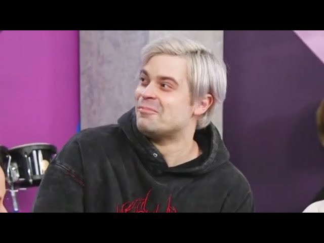 decemberfall's tweet photo. Happy birthday @damienhaas Thank you for being the nicest, cleverest, funniest bean of them all and for being so honest about yourself that you have helped me heal my own demons. I hope you have the best birthday because you truly deserve it! https://t.co/g4HaNj3ywE