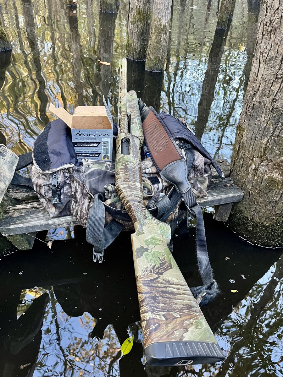 MayorJohnHolden's tweet photo. Opening day of Duck Season in Arkansas. Always a great time of fun and fellowship with good friends! #slickshuntinglodge #stuttgarthuntingclub #timberhunting https://t.co/vtDI3EG9pG