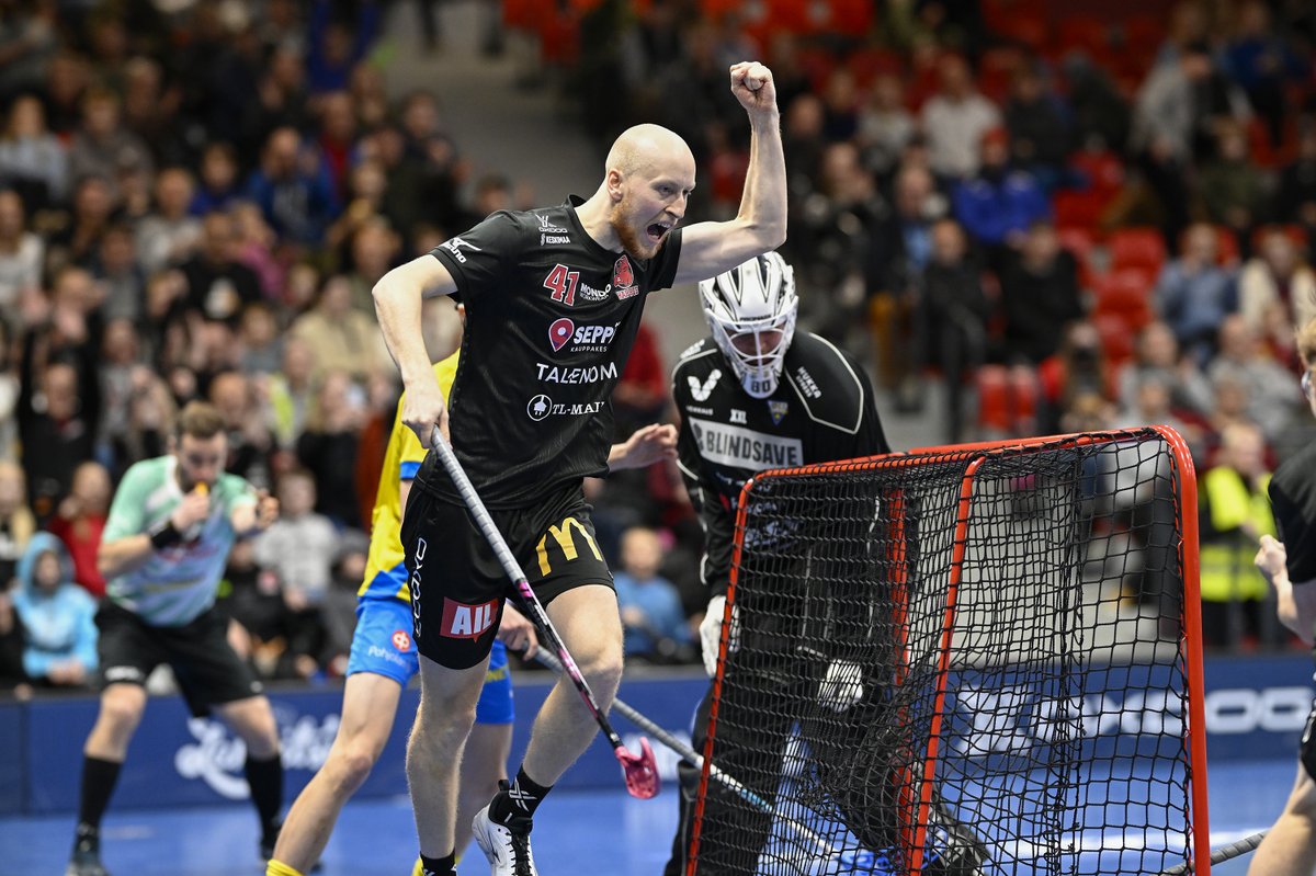 Illan mittaan <a href="/HappeeFloorball/">Happee</a> - <a href="/OLSsbedustus/">OLSSalibandy Edustus</a> -kuvia tänne: esajokinen.kuvat.fi/kuvat/HAPPEE+2… <a href="/paakallofi/">Pääkallo.fi</a> <a href="/f_liiga/">F-liiga</a> <a href="/Salibandyfi/">Salibandy.fi</a> #salibandy
