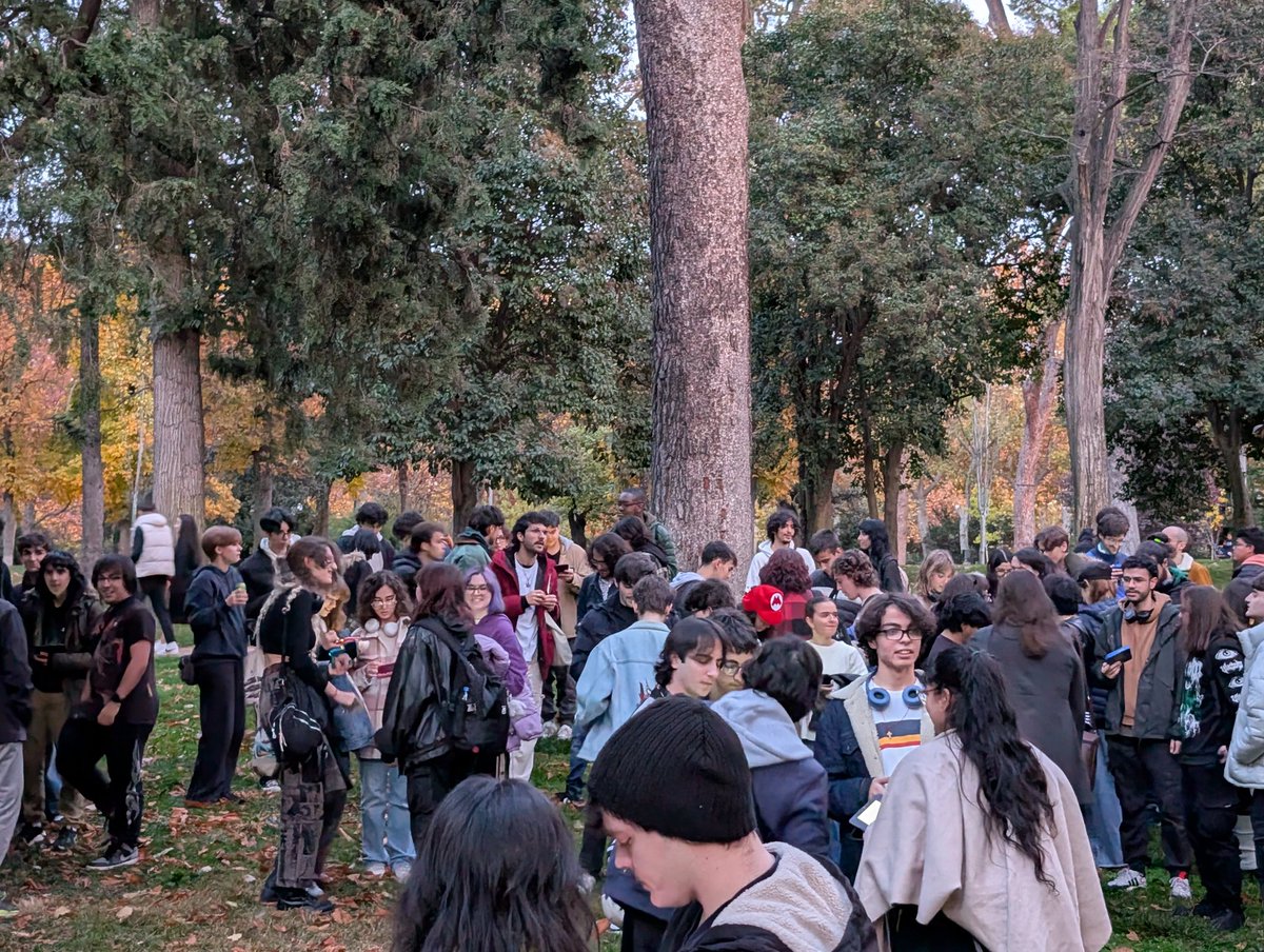 scarsalx's tweet image. TERCERA QUEDADA STREETPASS 

Esto es increíble de verdad, muchas gracias a todos por venir