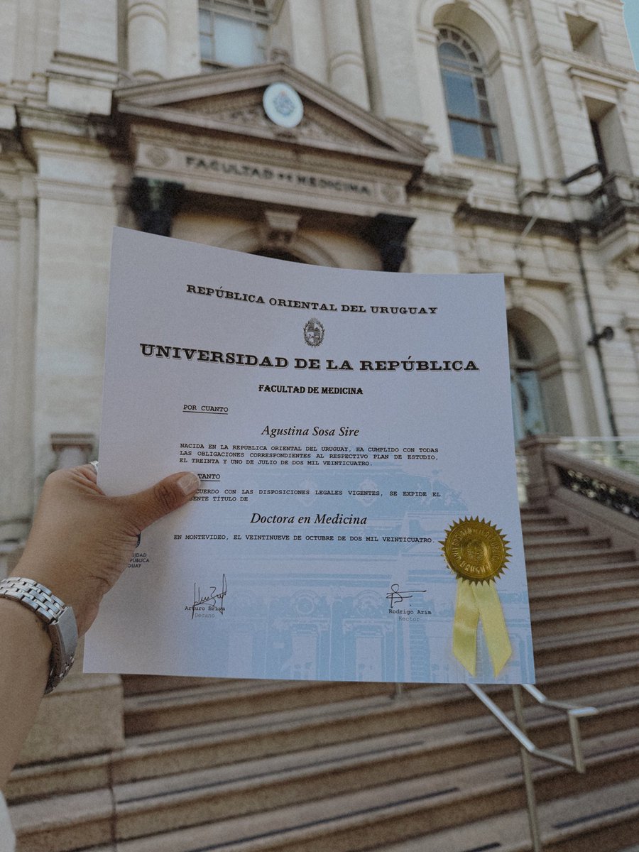 agsosasi's tweet photo. feliz por mi primer contrato en primera 😂🤝🏼👩🏻‍⚕️ aguante la @Udelaruy https://t.co/pw1GR1f7Oj