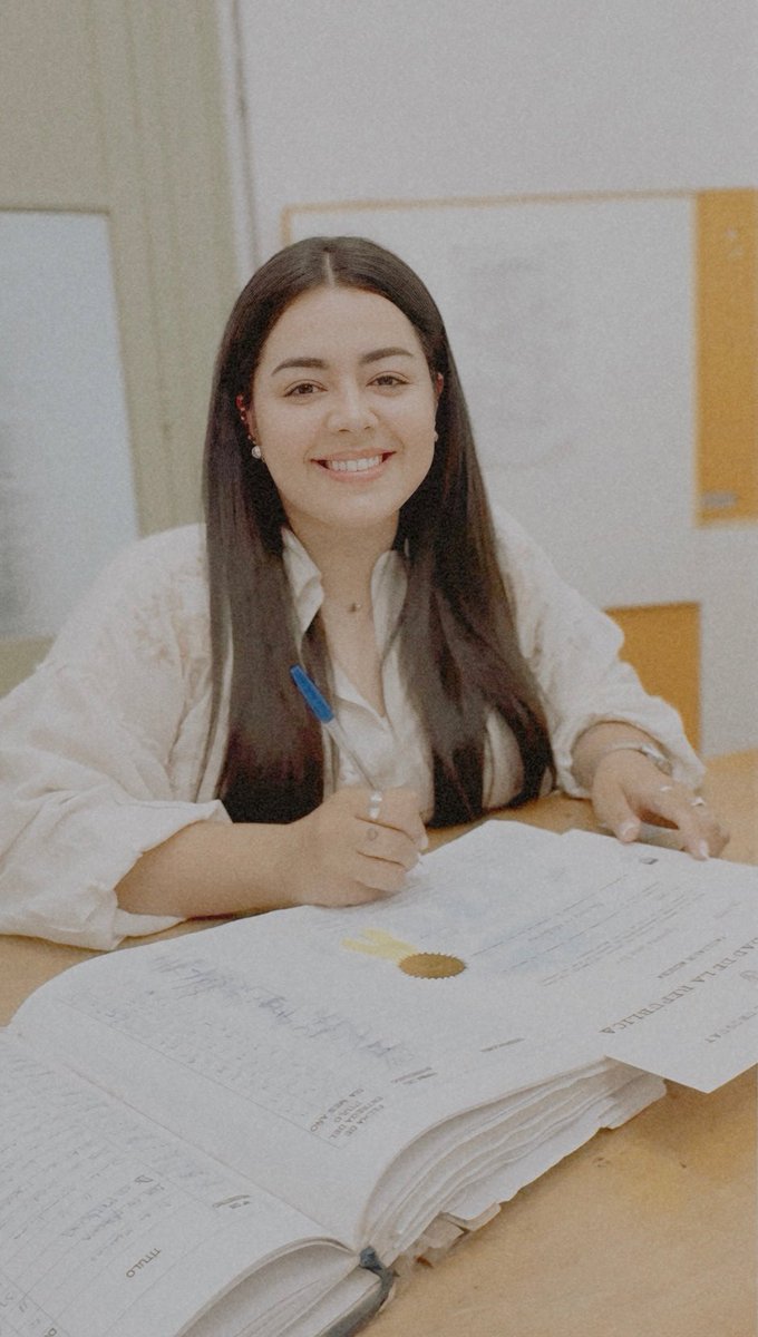 agsosasi's tweet photo. feliz por mi primer contrato en primera 😂🤝🏼👩🏻‍⚕️ aguante la @Udelaruy https://t.co/pw1GR1f7Oj