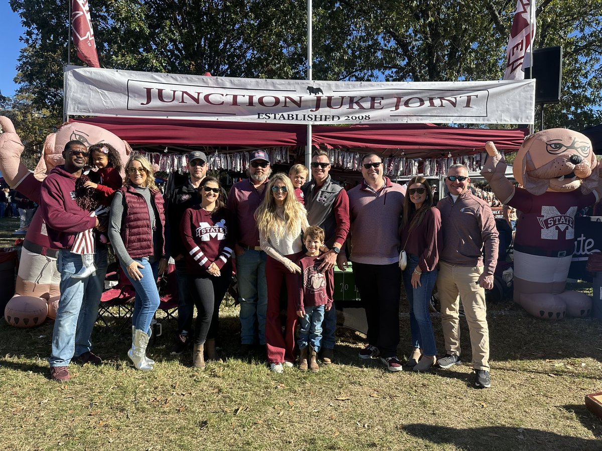 sweet_SaraLee's tweet photo. Last game of the season! #HailState 
@hethtdude32 https://t.co/TdK4FpRKkc