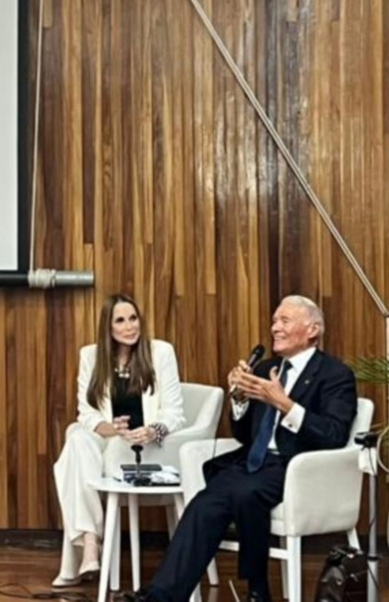 Disfruta de esta publicación en TikTok: vt.tiktok.com/ZSjQMRqhp/

Aula Abierta con VA Jesús Briceño García.