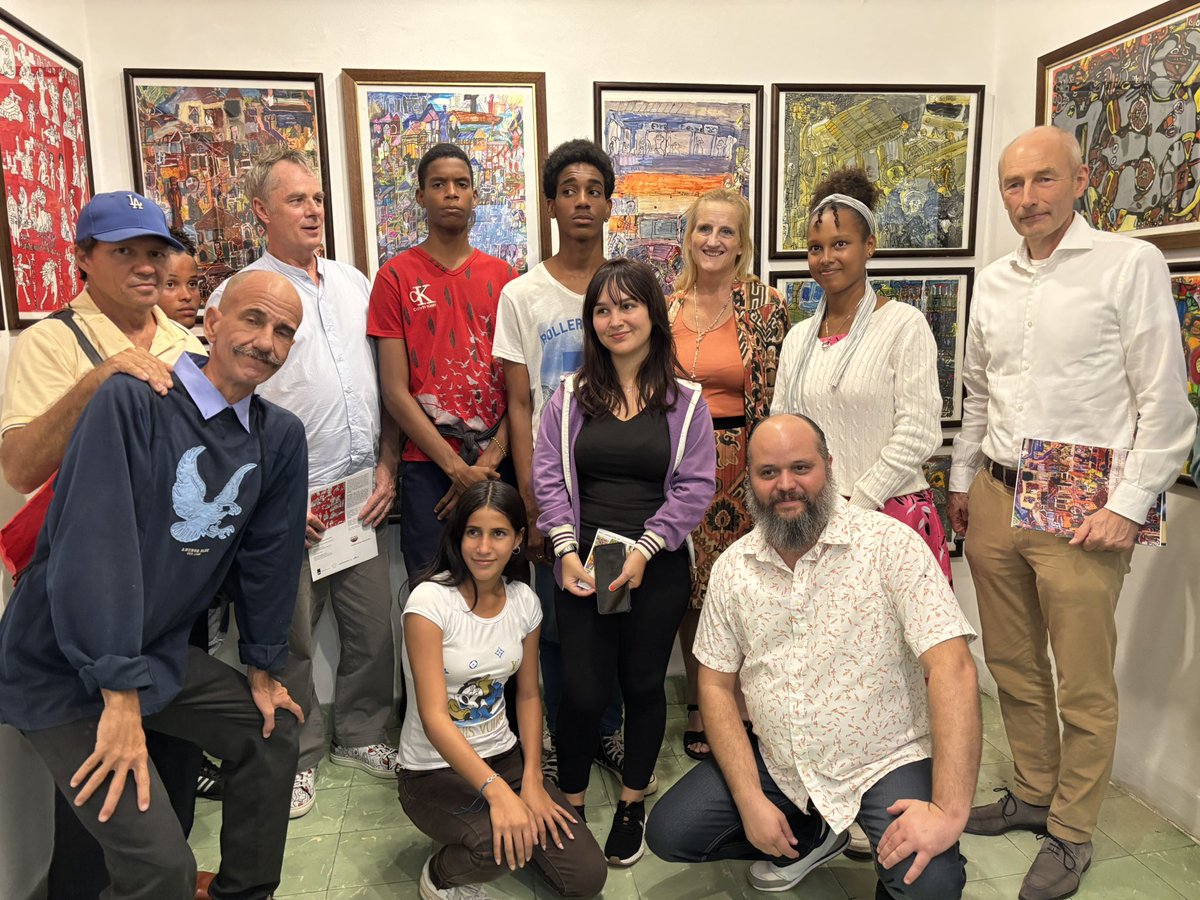 “Realidad y fantasía desde Rotterdam” quedó inaugurada en Riera Studio junto a Richard Bennaars director de la Galerie Atelier Herenplaats de Rotterdam. 

El Embajador Matthijs Wolters y la Primera Secretaria Nicolien-van Eijsden compartieron con artistas cubanos de Art Brut.