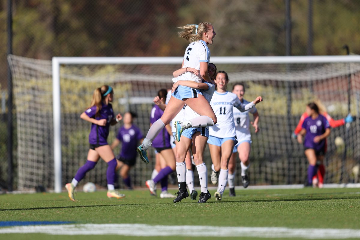 HopkinsWSoccer's tweet photo. HALF
JHU-2, NYU-0

Redden '18 &amp; Sullivan '24 with the goals.

1st half 📸

#GoHop | #d3soc https://t.co/NGKvwjqA9a