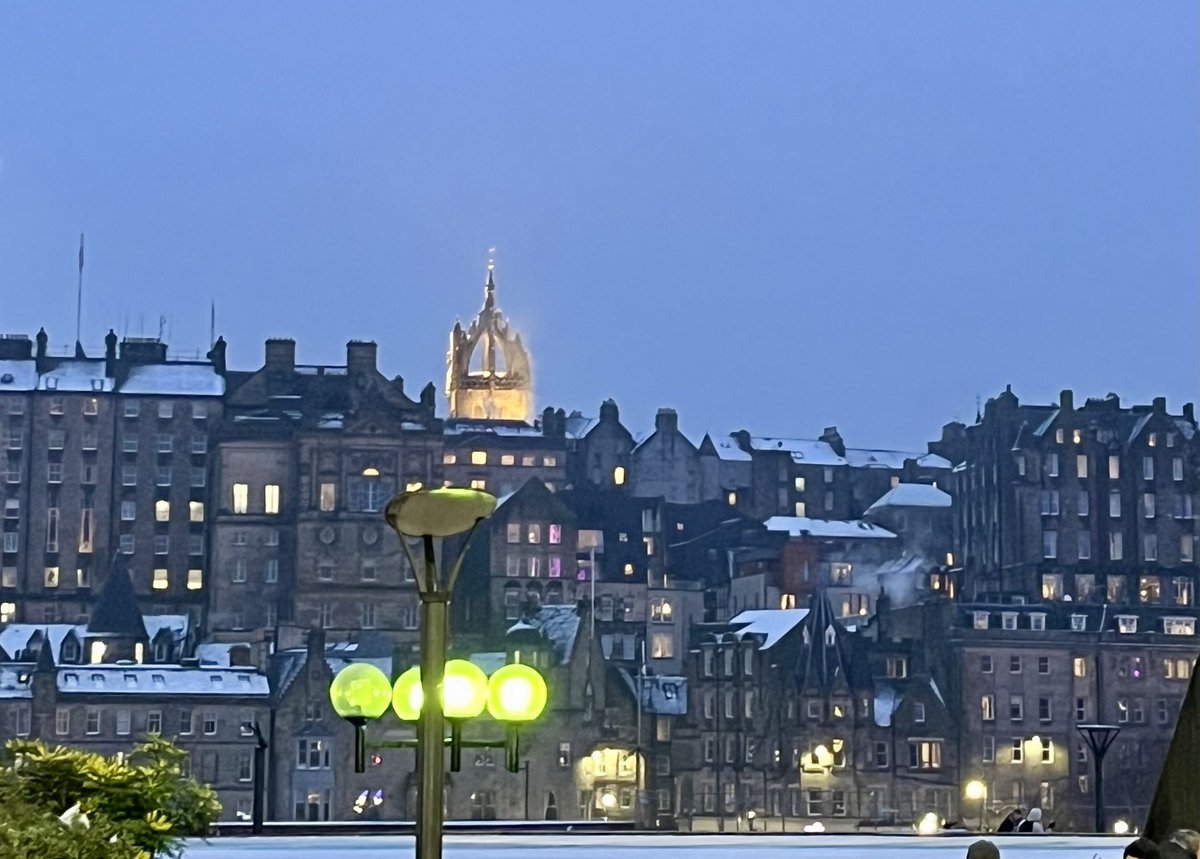Twilight with snow in Edinburgh this afternoon.#Edinburgh