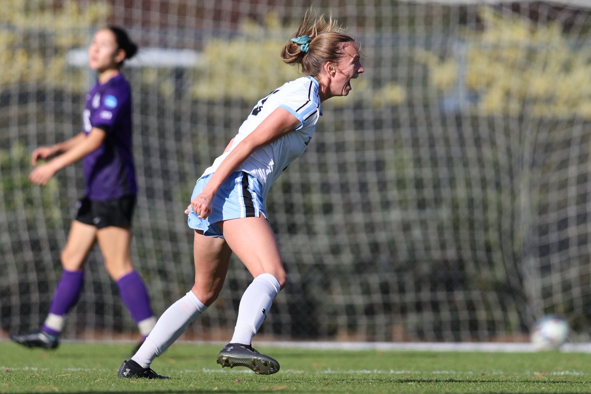 HopkinsWSoccer's tweet photo. HALF
JHU-2, NYU-0

Redden '18 &amp; Sullivan '24 with the goals.

1st half 📸

#GoHop | #d3soc https://t.co/NGKvwjqA9a