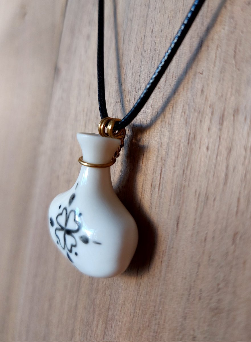 FaunaHC's tweet photo. Her biri el işçiliği olan porselen kolyeler çeşitli form ve desenlerle satışta 📣
(Küpeler de pek yakında gelecek)

https://t.co/bCrJJoHKPl

#faunahandcrafted
#faunaaccessory https://t.co/SxtLlaDbIx