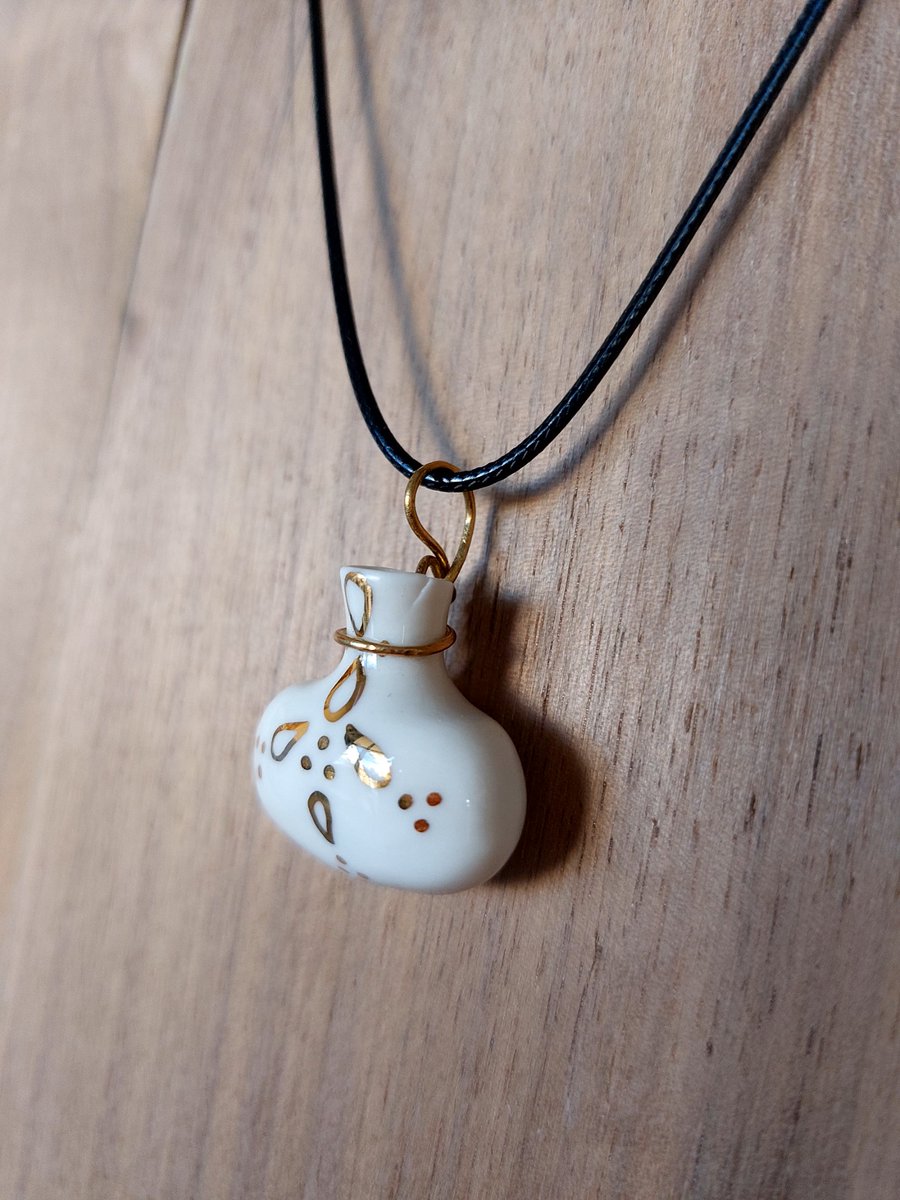 FaunaHC's tweet photo. Her biri el işçiliği olan porselen kolyeler çeşitli form ve desenlerle satışta 📣
(Küpeler de pek yakında gelecek)

https://t.co/bCrJJoHKPl

#faunahandcrafted
#faunaaccessory https://t.co/SxtLlaDbIx