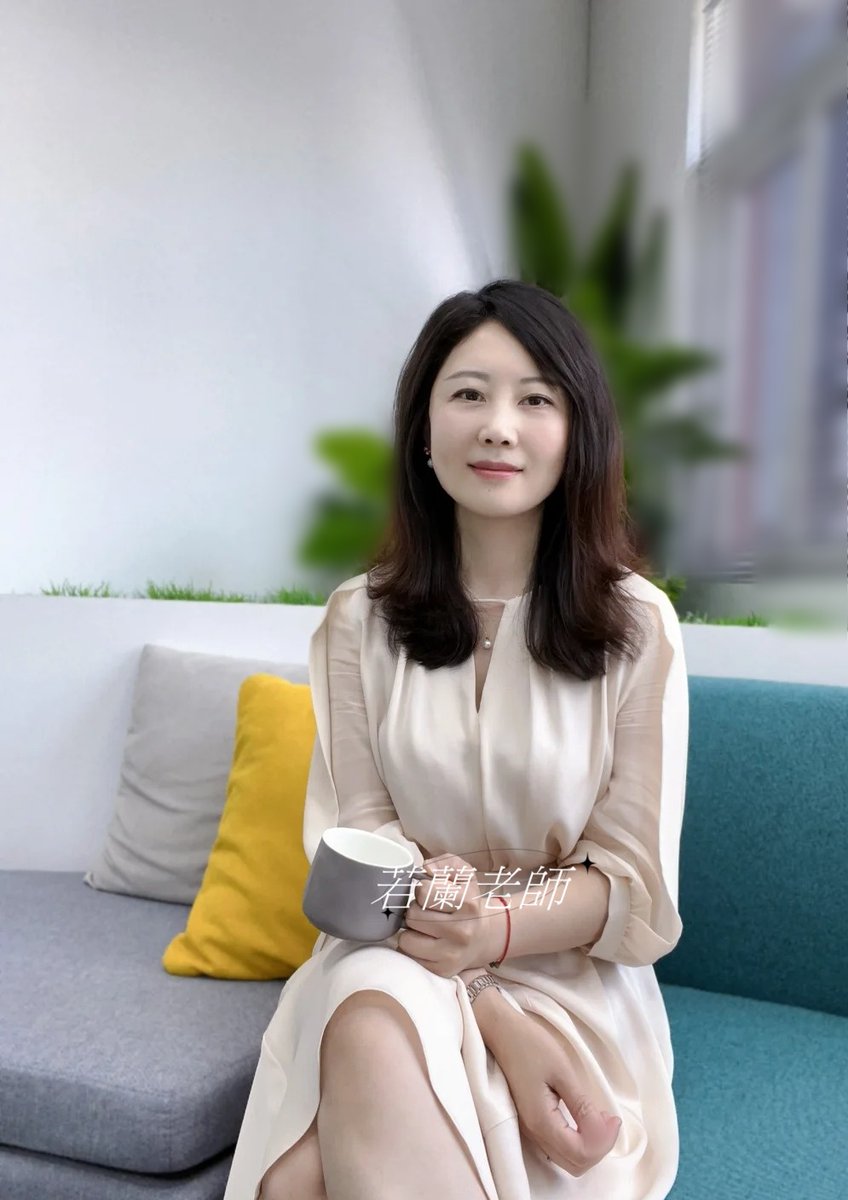 許多人問我為什麼不想在結婚。其實，我想說的是：

如果愛不夠深，物質不夠穩，陪伴不到位，
但每次吵架卻句句惡語直戳心，那結婚的意義何在？
結婚應該是彼此照亮、相互扶持的過程，不然，
一個人淋雨雖苦卻不虛，一個人迎風更能清醒。
那麼，為什麼要勉強自己走入婚姻呢？
#39歲國文老師 
賴：yx7662 https://t.co/PCT4dSPGl6