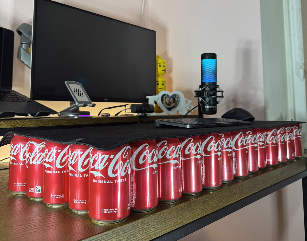 wordpress_punk's tweet image. Tip of the day: Sixty-five Coca-Cola cans can serve as a great mouse pad 😁