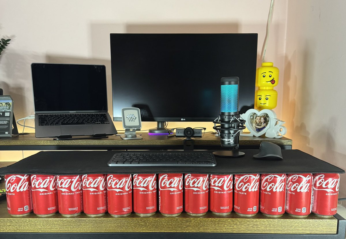 wordpress_punk's tweet image. Tip of the day: Sixty-five Coca-Cola cans can serve as a great mouse pad 😁