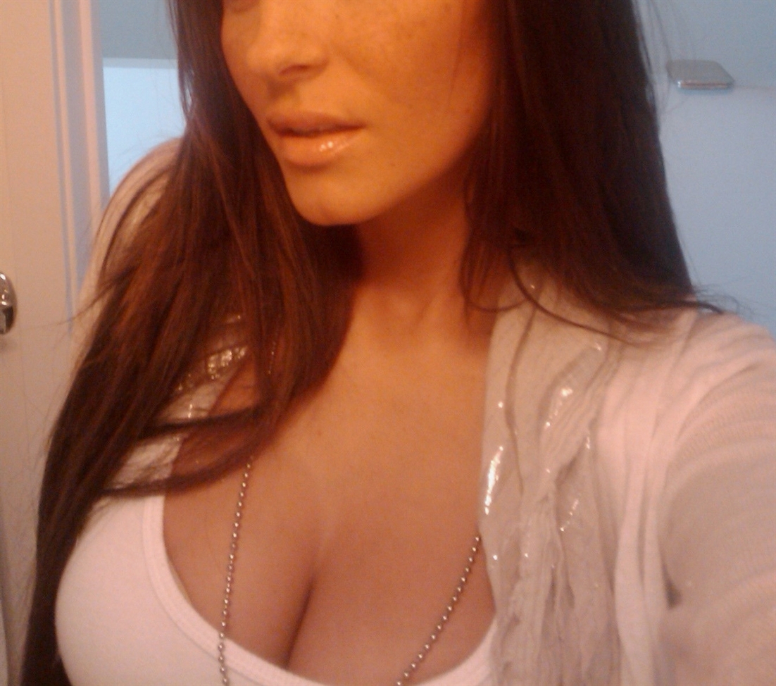 LeoniaKiss tweet media