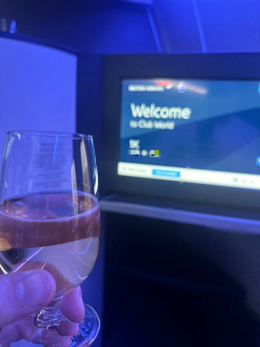 Brick_Cop's tweet photo. Every now &amp; then, get yourself off of this little island &amp; see the world. 🫡

You &amp; I are just a number, apparently we can do more with less &amp; you deserve to be happy. 💯

Shout out to @British_Airways too, who always make it easy &amp; a pleasure to fly! ☺️

#RestDaysBestDays ❄️✈️ https://t.co/IZLWwod3B2