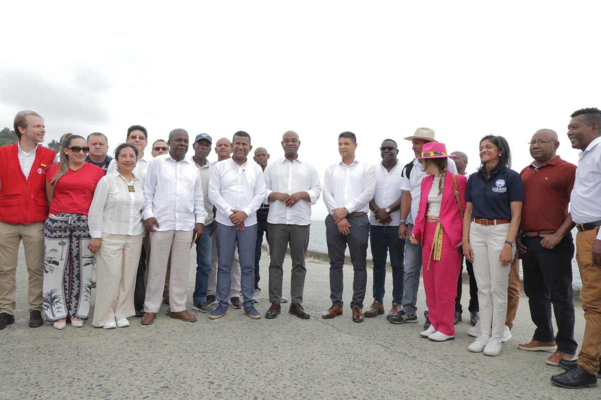 El canciller <a href="/LuisGMurillo/">Luis Gilberto Murillo</a> aterrizó en Tumaco, donde liderará la instancia de la Mesa de Cooperación, capítulo Nariño, que articula esfuerzos de la cooperación internacional con las prioridades locales de las comunidades, para mejorar la calidad de vida de sus habitantes.

La