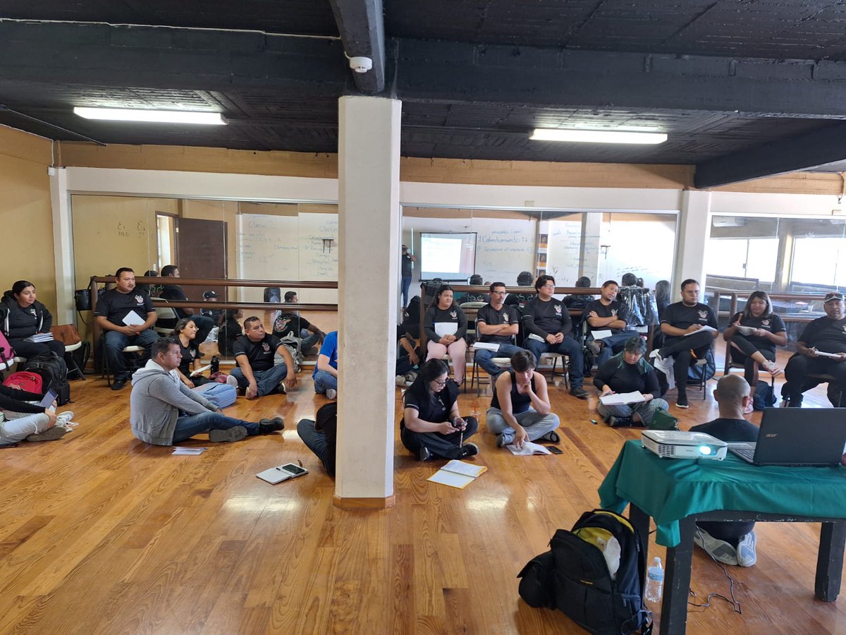 VinculaCultura's tweet photo. ¡Estamos fortaleciendo las prácticas y saberes artísticos de #SemillerosCreativos! Con la participación de docentes, promotoras y promotores en #Sonora, llevamos a cabo el taller “Expresión corporal escénica” en el Teatro Sergio Galindo en Cajeme.

#CulturaComunitaria https://t.co/chPBOHEt8g