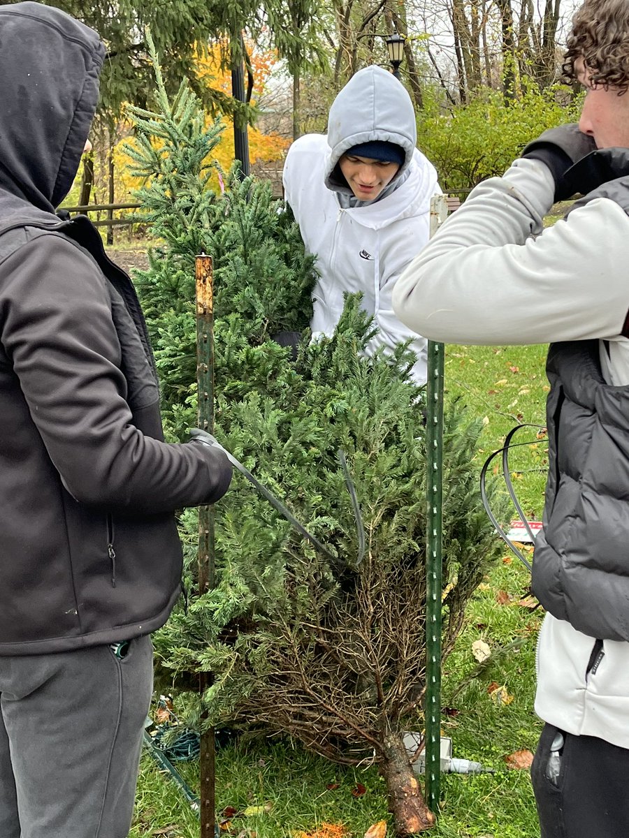 Berea City Club tree setup day is always one our favorites! Thanks to all the boys who are helping on this rainy Saturday!
