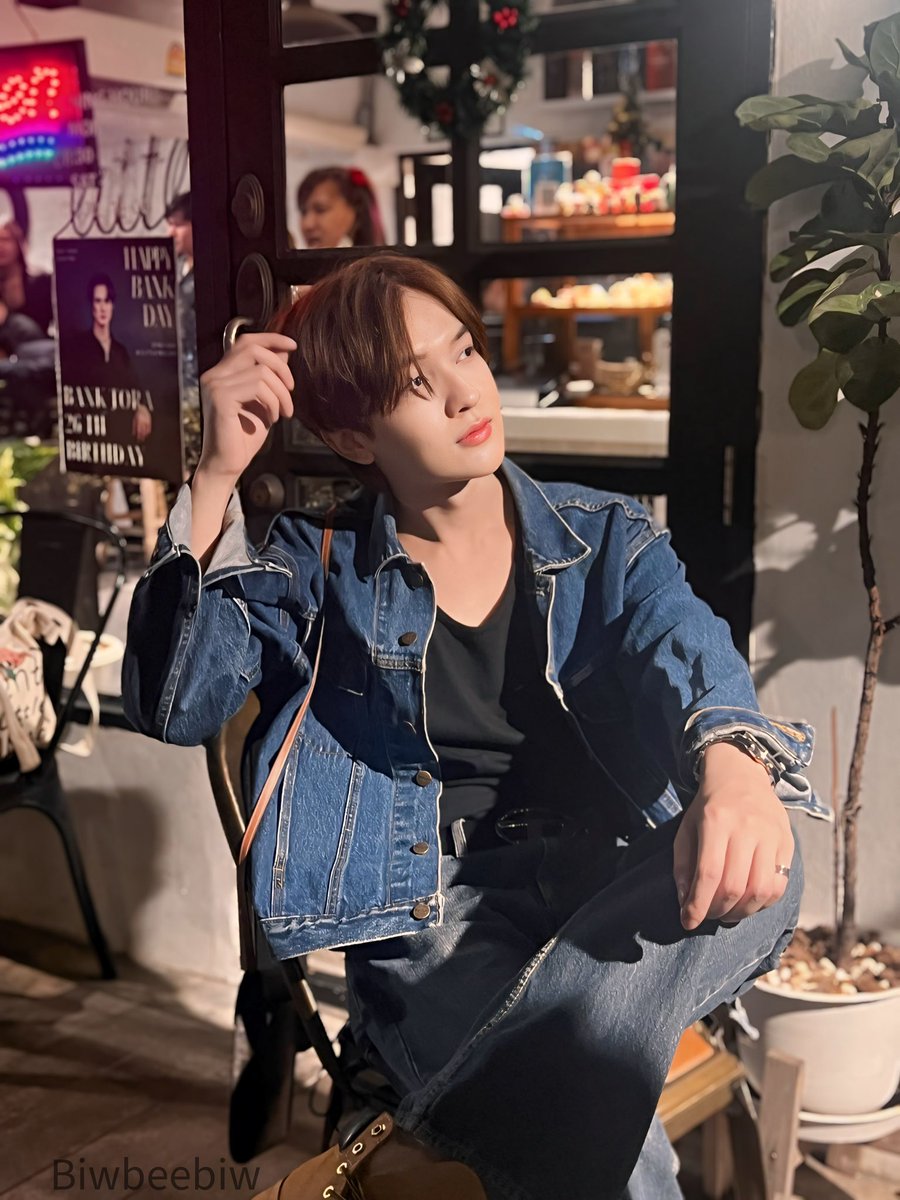 คิดถึงเจ้าเด็ก ไม่ได้เจอนานมากกกกกก
ยังหล่อเหมือนเดิมแสบเหมือนเดิมน่ารักเหมือนเดิม 🥰💕
#BuzzNorravit