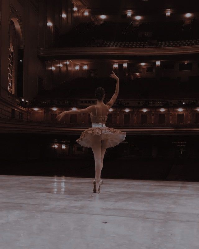 itsangiecry's tweet photo. AU MARREY;

Dónde margarita asiste a una Academia de ballet con su mejor amiga y su hermano odia a mar.

o 

dónde rey tiene una hermana que va a la misma Academia de ballet que margarita y se enamora de como baila Mar. https://t.co/73Lg19za0O