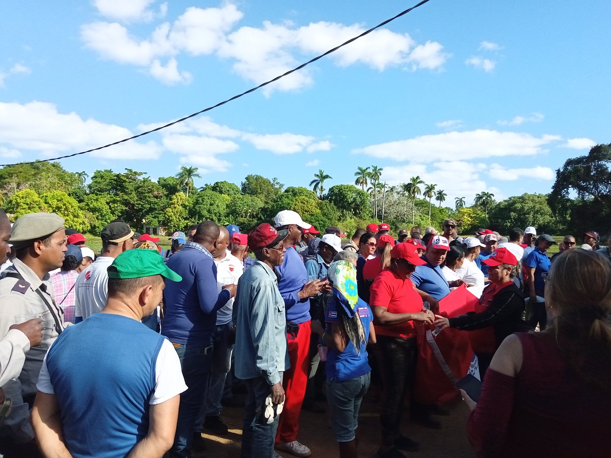 El #SNTAP presente en jornada de trabajo  voluntario #PorCubaJuntosCreamos ,63 aniversario defendiendo la Revolución y los trabajadores de la administración pública.
#22CongresoCTC 
<a href="/DrRobertoMOjeda/">Dr. Roberto Morales Ojeda</a> 
<a href="/UlisesGuilarte/">Ulises Guilarte de Nacimiento</a> 
<a href="/AsambleaCuba/">Asamblea Nacional Cuba</a> 
@CubaCentral