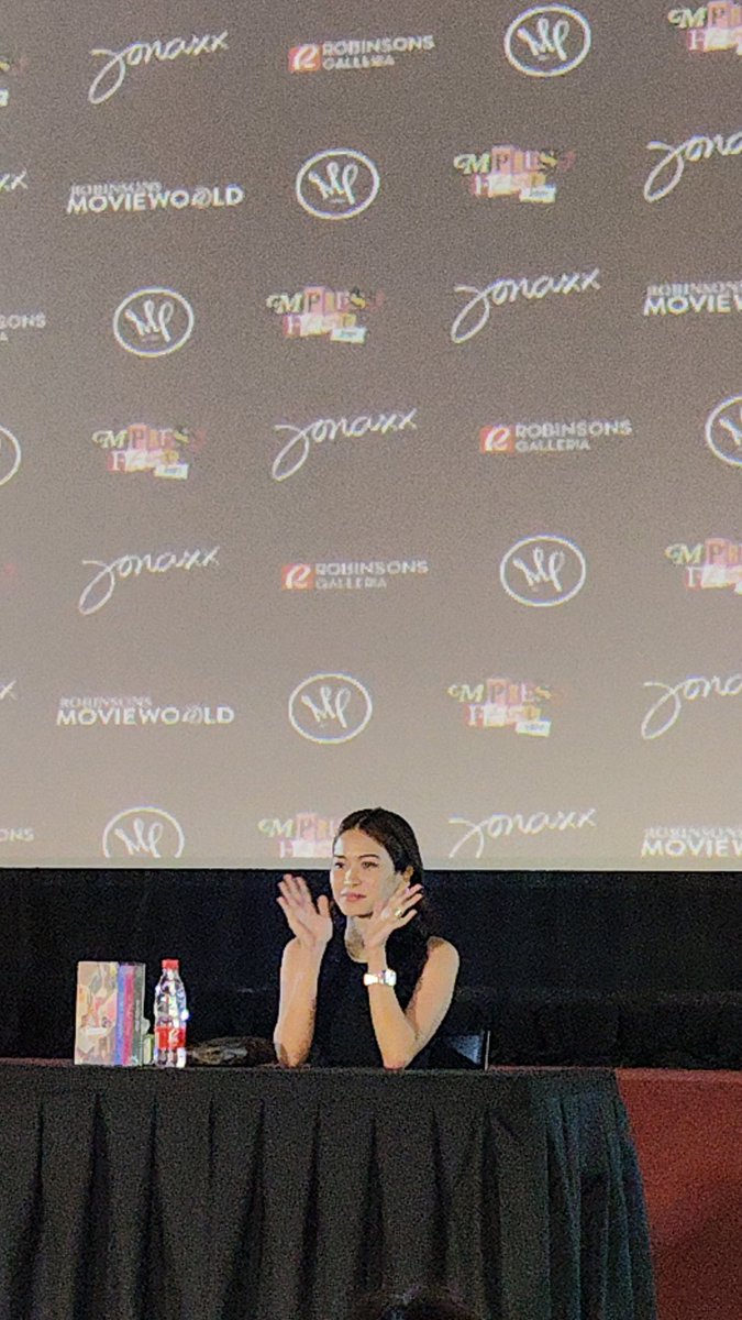 Alvyyy2's tweet photo. My heart is so happy seeing you, Ate J🥺 who would have thought that after 10 years, I've finally meet you in person, get my books personally signed and have a photo with you this close🥺 ilysm my safe zone. uuwi't uuwi sayo.

#JonaxxManilaBookSigning2024 #FTABookLaunch https://t.co/bTmo2rATrJ