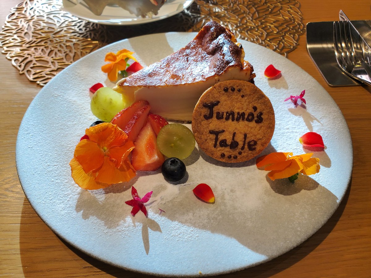 EndoIromi11390's tweet photo. #Junno'sTable
イケメンカフェというだけあって
対応もイケメンでした
#大人女子会
楽しかった🎵
次に集まるのは来春🌸かな
#ケーキ食べ過ぎ🐷 https://t.co/G08qomahpR