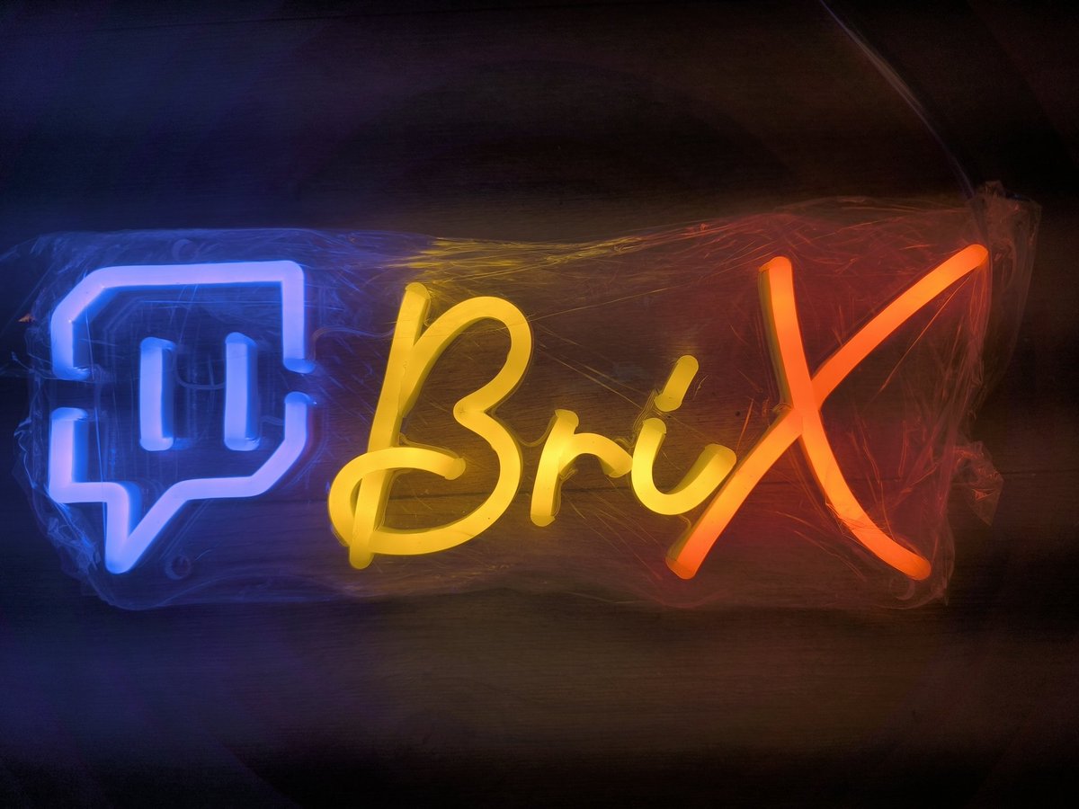 _brix_designer's tweet photo. Es funktioniert 😎 
.
DANKE an @Lumyci für das krasse Geburtstagsgeschenk 😭🥰😭 #twitch https://t.co/yI0aq8MkGe