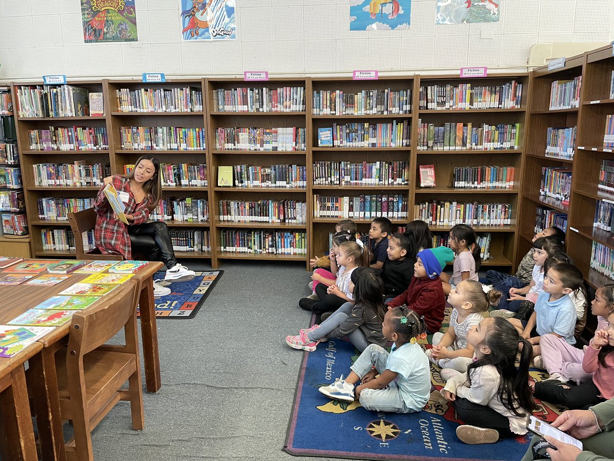 WOESwolverines's tweet photo. This week our Wolverines took a new book to keep at home to add to their home library thanks to @readingisfundamental ! We thank our parent volunteers for reading to our students! #workmanelementaryschool #workmanwolverinepride #proudtobehlpusd https://t.co/PHFCBq9TBC
