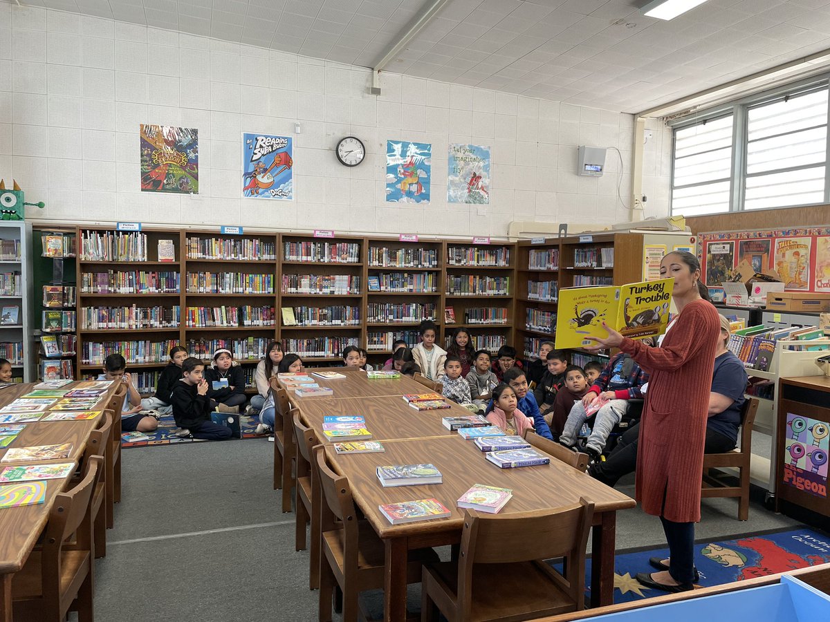 WOESwolverines's tweet photo. This week our Wolverines took a new book to keep at home to add to their home library thanks to @readingisfundamental ! We thank our parent volunteers for reading to our students! #workmanelementaryschool #workmanwolverinepride #proudtobehlpusd https://t.co/PHFCBq9TBC