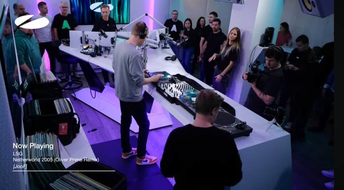 Spacewalkerlive's tweet image. #ASOT1200 Vinyl episode was awesome 😍❤️ it so good to hear classic trance tunes b2b2b w/ @arminvanbuuren ,@FerryCorsten &amp;amp; @rubenderonde