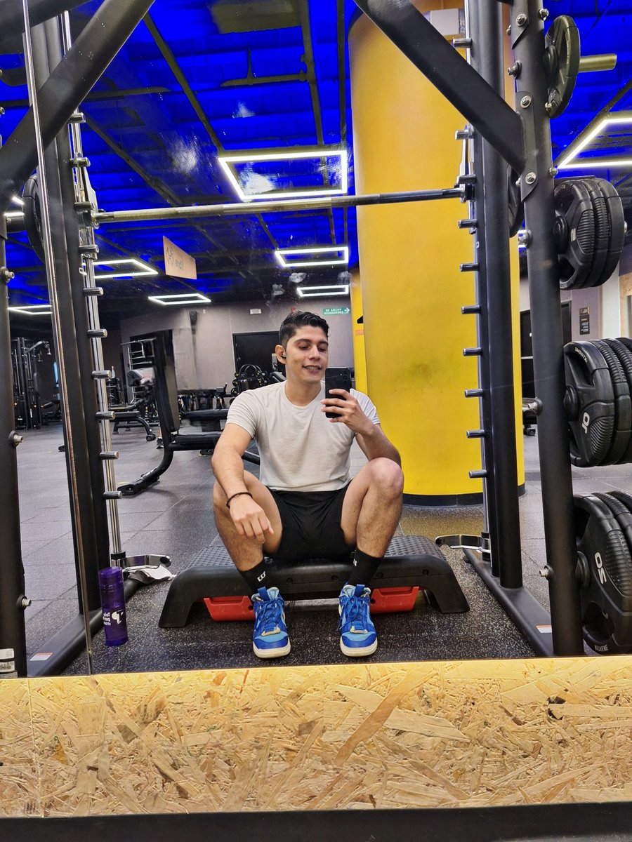 Apilot04's tweet image. Sabado👀👀👀